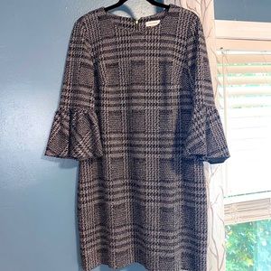 Women’s tweed belle sleeve dress.